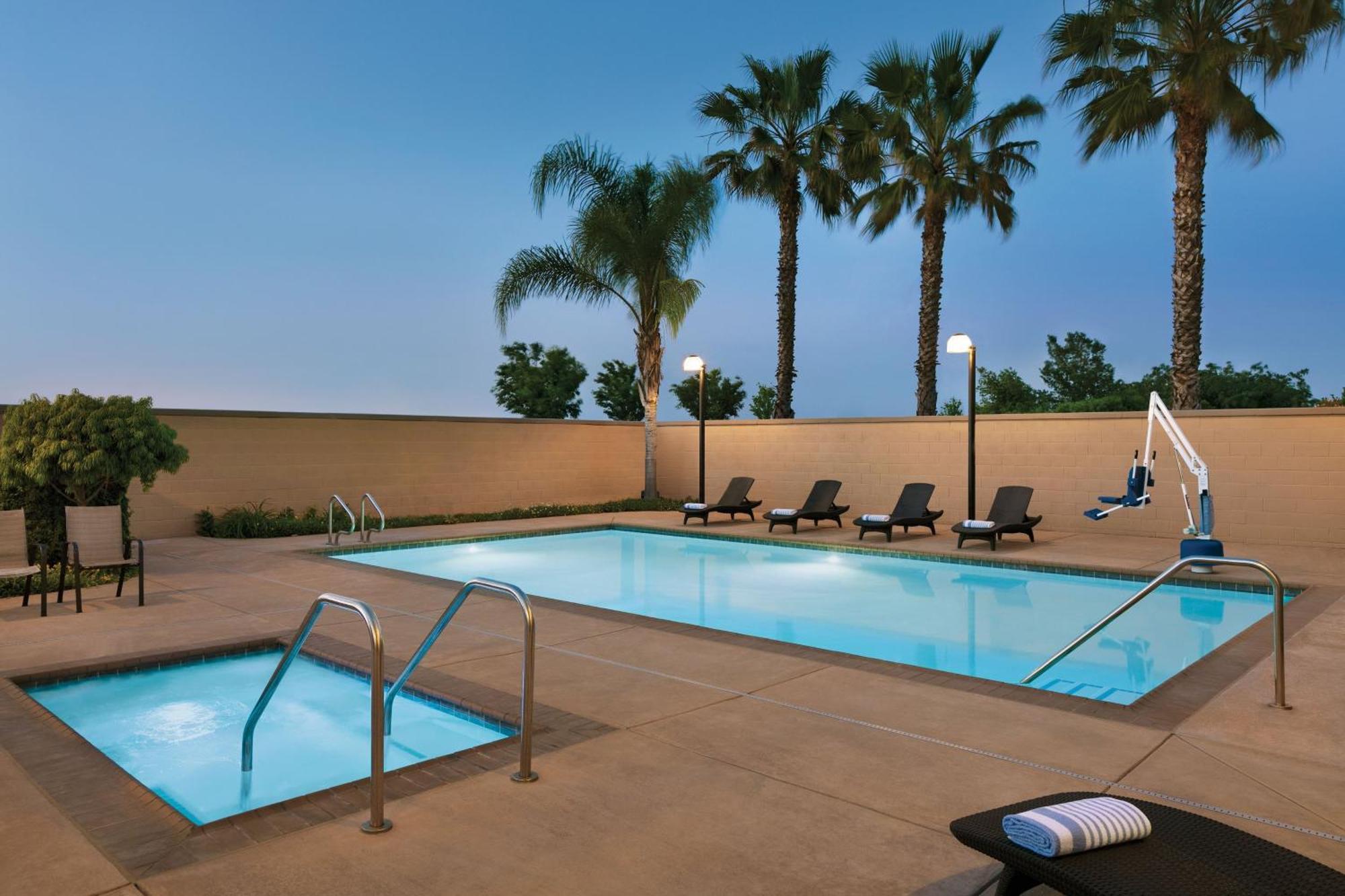 Hotel Four Points By Sheraton Airport 3*