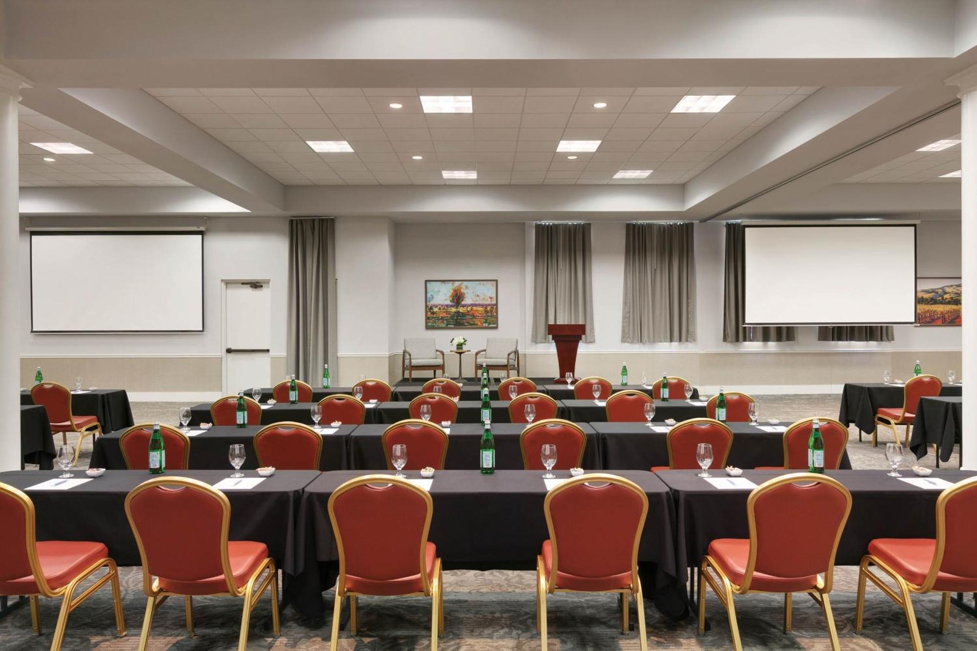 Four Points By Sheraton Airport Hotel 3*