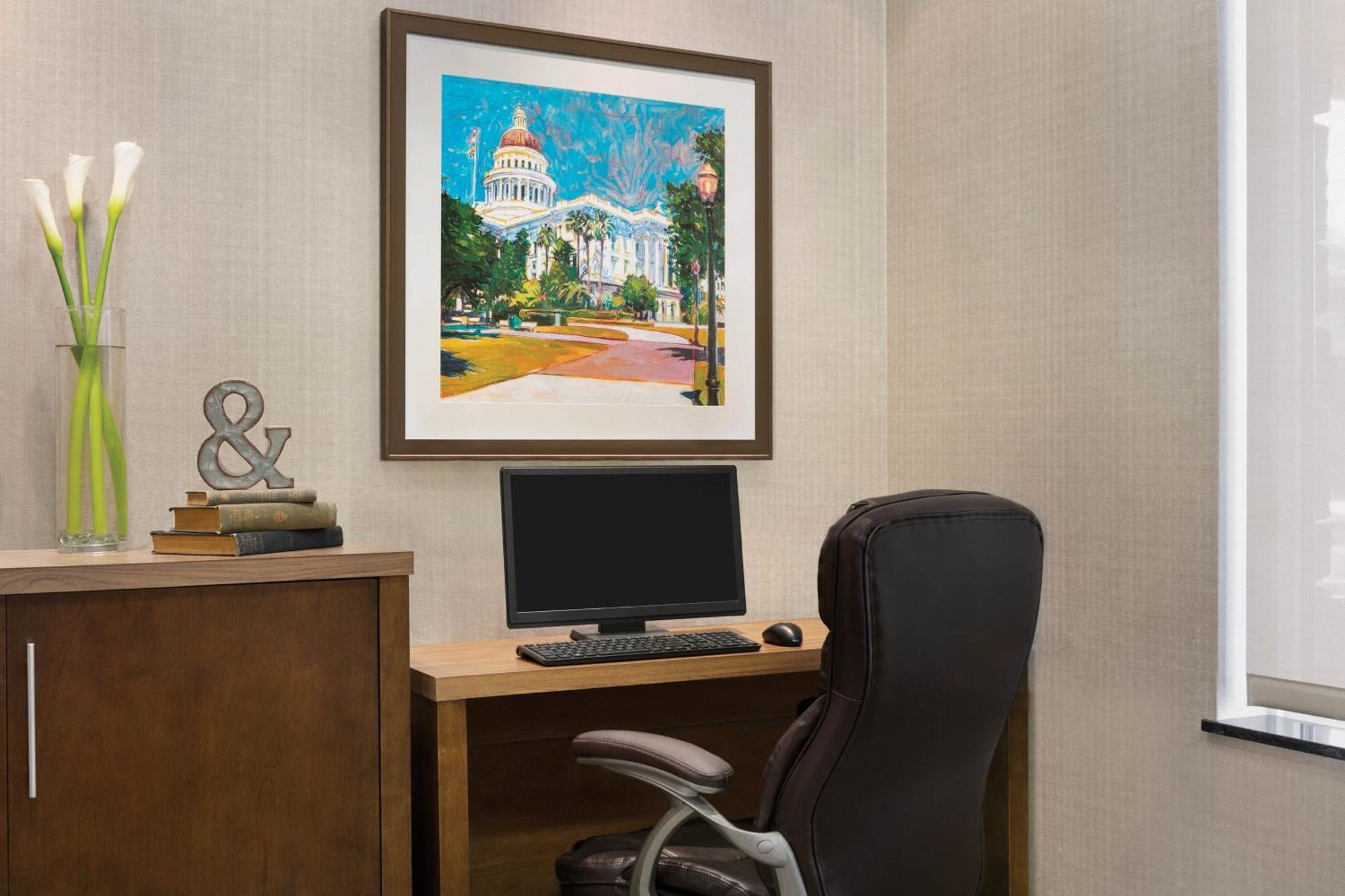 Hotel Four Points By Sheraton Airport 3*