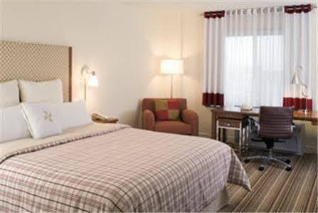 Four Points By Sheraton Airport Hotel 3*