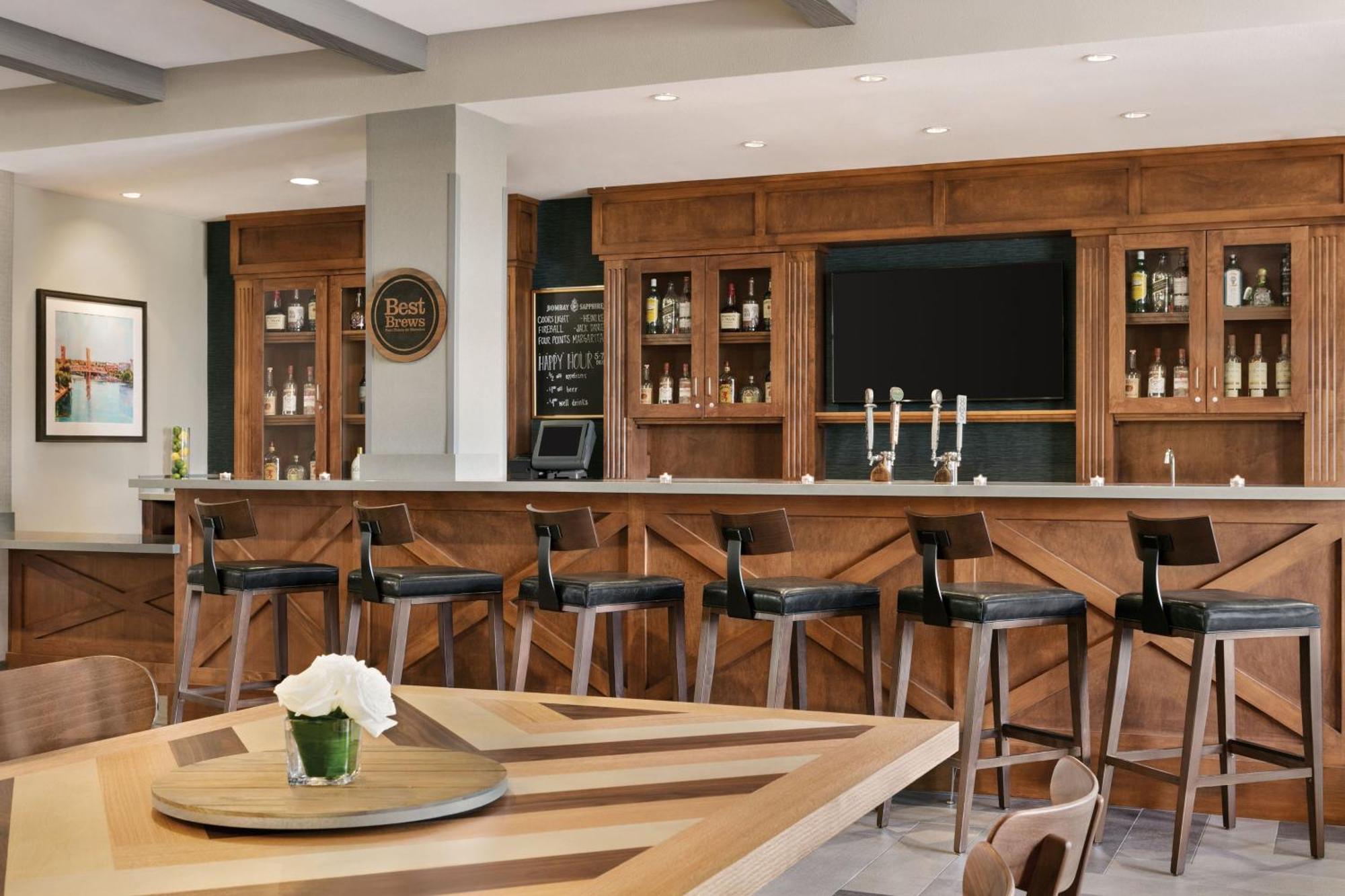 Four Points By Sheraton Airport 3*